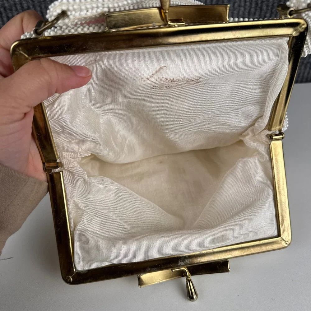 Lumured Vintage Beaded Handbag‎ Ivory White Made in Italy Kiss Lock Evening Bag